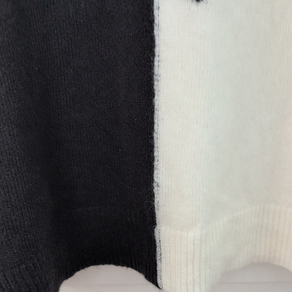 Reitmans Black and Cream Heart Sweater Size 2x - Picture 4 of 8